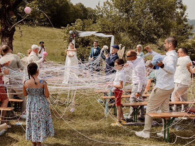 Le mariage de Adrien et Allison à Saint-Étienne-Cantalès, Cantal 6