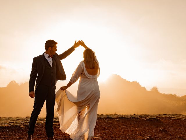 Le mariage de Adrien et Allison à Saint-Étienne-Cantalès, Cantal 10
