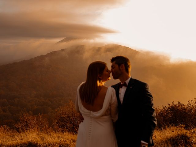 Le mariage de Adrien et Allison à Saint-Étienne-Cantalès, Cantal 12