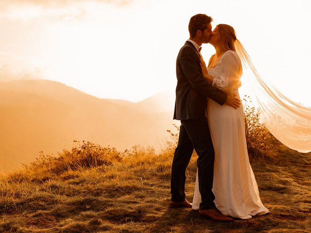 Le mariage de Adrien et Allison à Saint-Étienne-Cantalès, Cantal 13