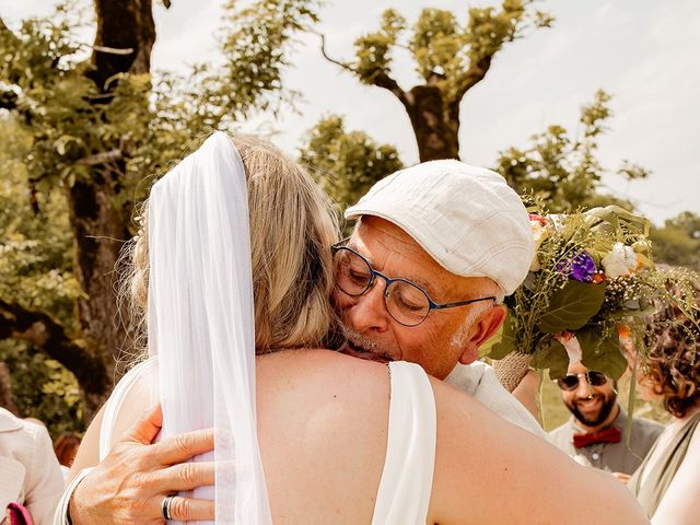 Le mariage de Adrien et Allison à Saint-Étienne-Cantalès, Cantal 24
