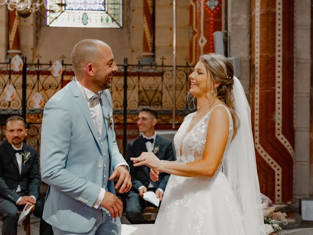 Le mariage de Stephane et Marine à Aydat, Puy-de-Dôme 44