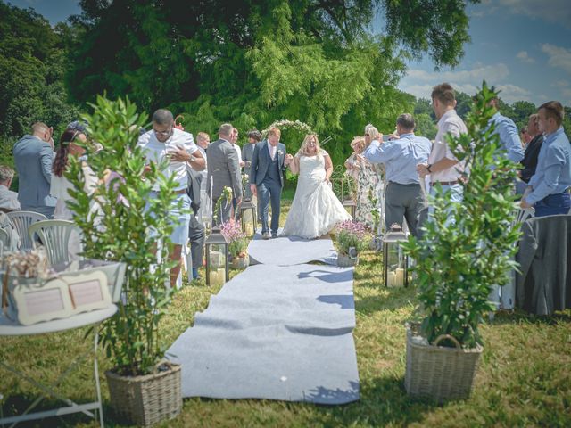 Le mariage de John et Elody à Tuffé, Sarthe 31