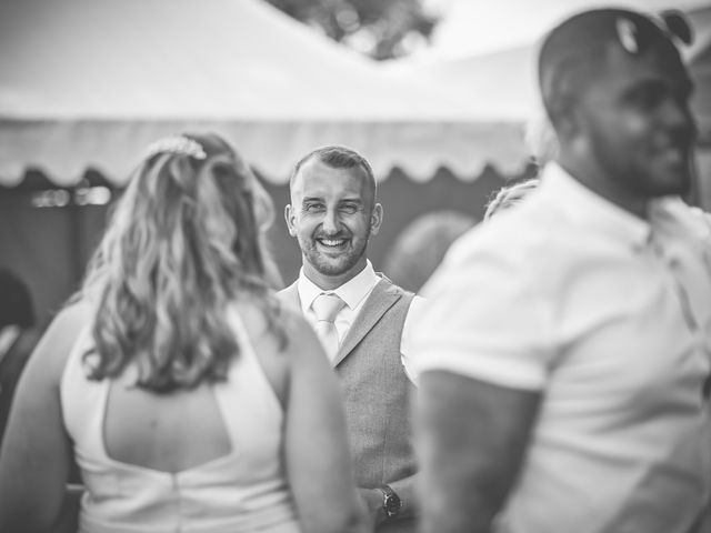 Le mariage de John et Elody à Tuffé, Sarthe 37