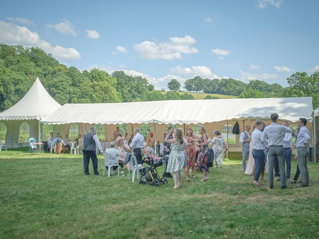 Le mariage de John et Elody à Tuffé, Sarthe 41