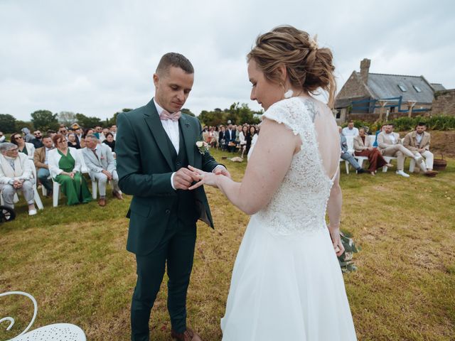 Le mariage de Romain et Manon à Tréglonou, Finistère 7