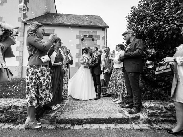 Le mariage de Romain et Manon à Tréglonou, Finistère 17