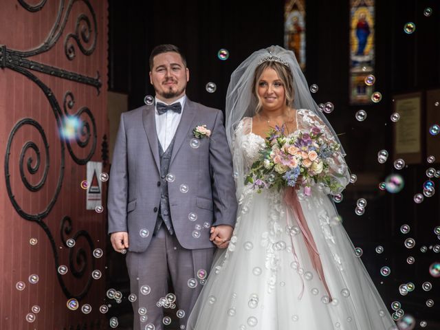 Le mariage de Toni et Elodie à Brantôme en Périgord, Dordogne 7