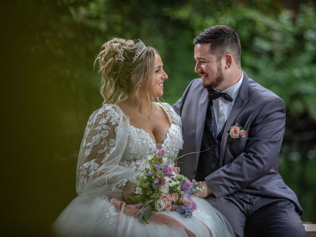 Le mariage de Toni et Elodie à Brantôme en Périgord, Dordogne 12