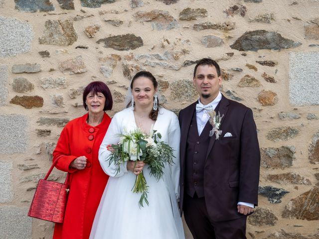 Le mariage de Benjamin et Sarah à Saint-Victurnien, Haute-Vienne 10