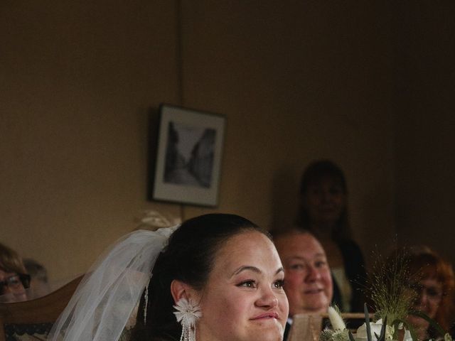 Le mariage de Benjamin et Sarah à Saint-Victurnien, Haute-Vienne 14