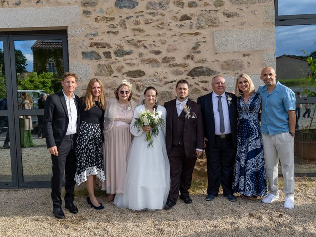 Le mariage de Benjamin et Sarah à Saint-Victurnien, Haute-Vienne 18