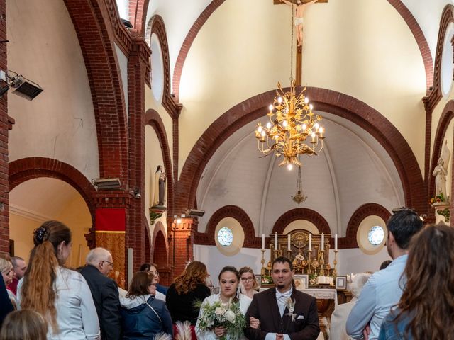 Le mariage de Benjamin et Sarah à Saint-Victurnien, Haute-Vienne 23