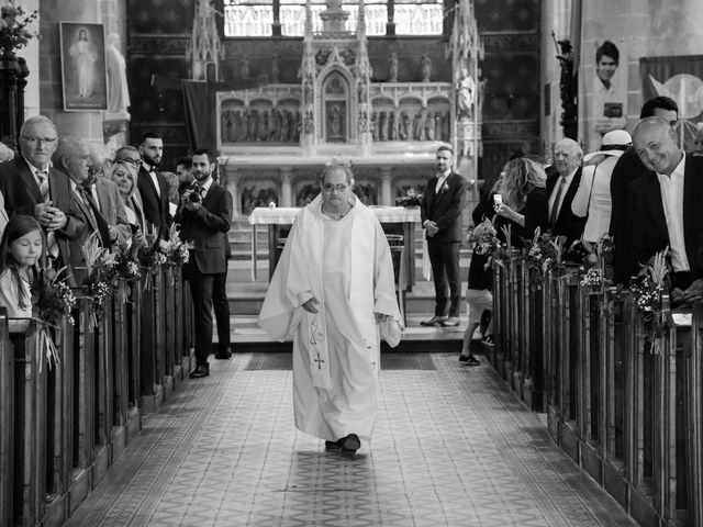 Le mariage de Martin et Agathe à La Ferté-Frênel, Orne 2