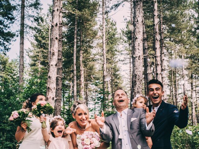 Le mariage de Eric et Marie à Chambles, Loire 10