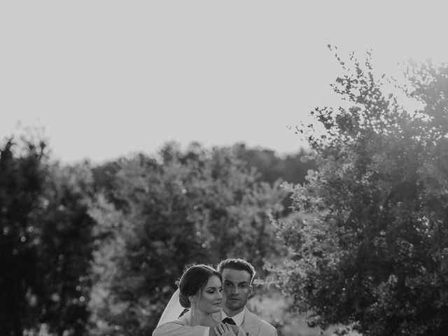 Le mariage de Vincent et Cassandre à Grignan, Drôme 33