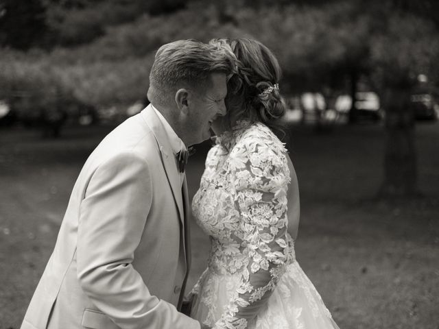 Le mariage de Cyril et Julie à Fleury-sur-Orne, Calvados 29