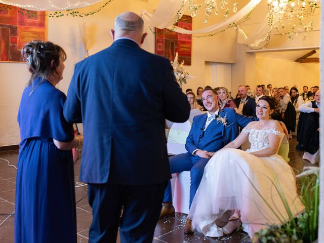 Le mariage de Nicolas et Rebecca à Roanne, Loire 88