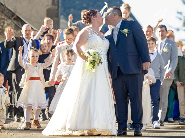 Le mariage de Laura et Sébastien à Valuéjols, Cantal 2
