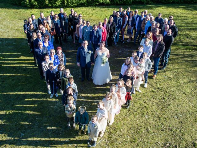 Le mariage de Laura et Sébastien à Valuéjols, Cantal 5