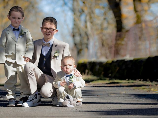 Le mariage de Laura et Sébastien à Valuéjols, Cantal 14