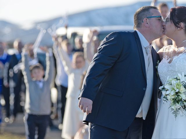Le mariage de Laura et Sébastien à Valuéjols, Cantal 20
