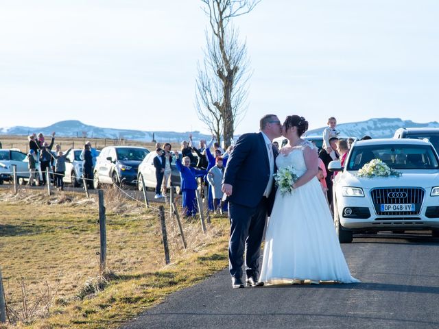 Le mariage de Laura et Sébastien à Valuéjols, Cantal 21