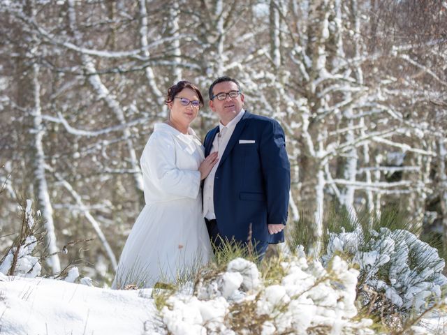Le mariage de Laura et Sébastien à Valuéjols, Cantal 31