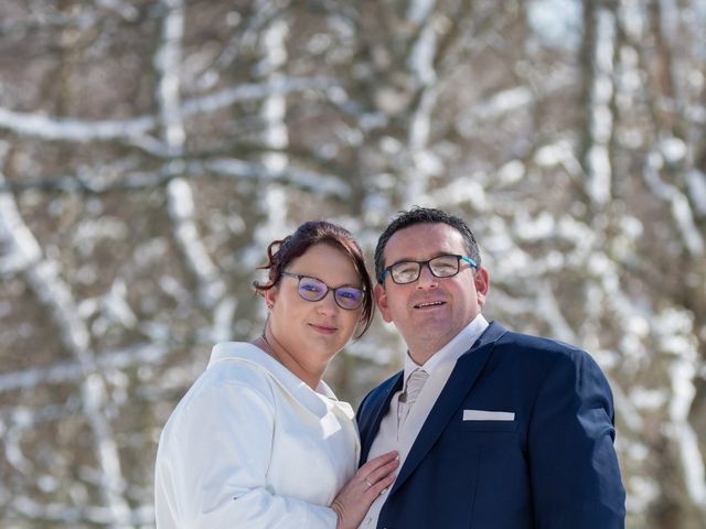 Le mariage de Laura et Sébastien à Valuéjols, Cantal 32