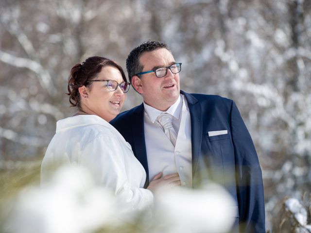 Le mariage de Laura et Sébastien à Valuéjols, Cantal 33