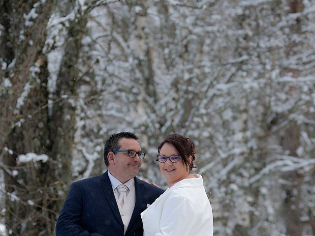 Le mariage de Laura et Sébastien à Valuéjols, Cantal 38