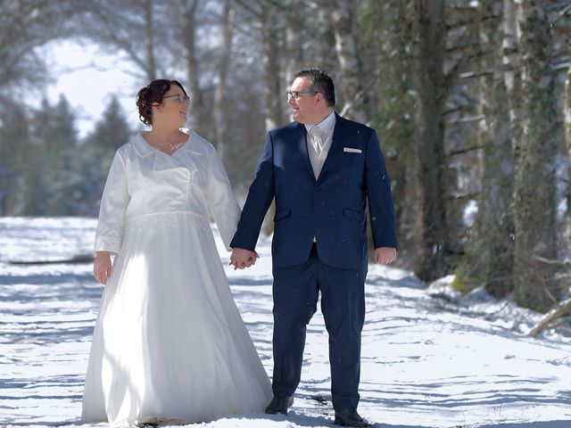Le mariage de Laura et Sébastien à Valuéjols, Cantal 40