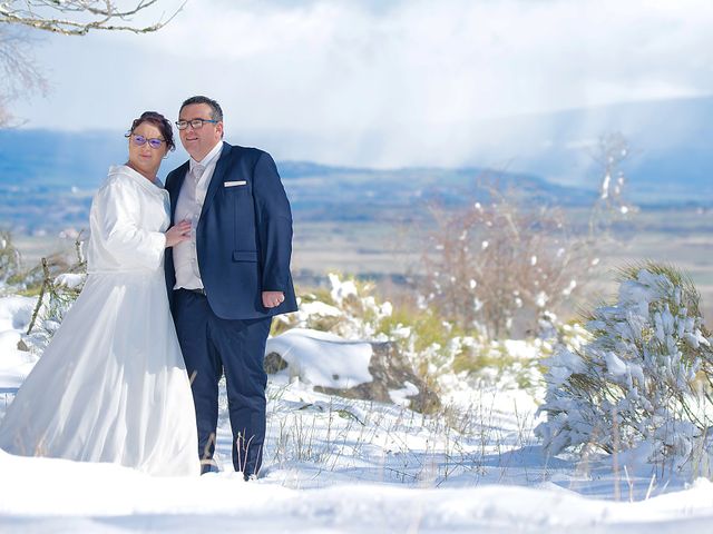 Le mariage de Laura et Sébastien à Valuéjols, Cantal 52