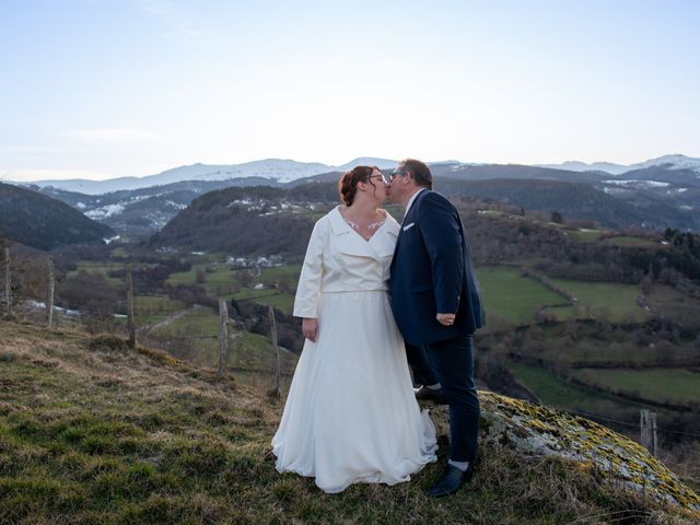 Le mariage de Laura et Sébastien à Valuéjols, Cantal 59