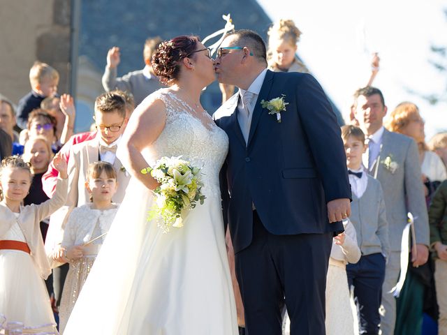Le mariage de Laura et Sébastien à Valuéjols, Cantal 67