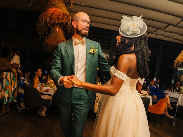 Le mariage de Romain et Elodie à Clichy, Hauts-de-Seine 36