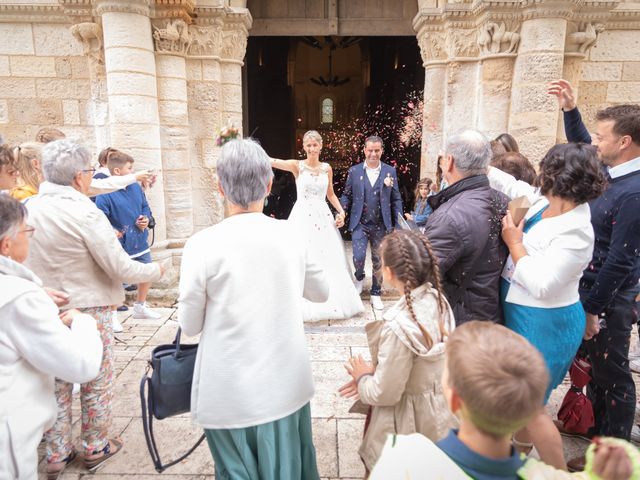 Le mariage de Emmanuel et Amandine à Saint-Laurent-de-la-Barrière, Charente Maritime 66