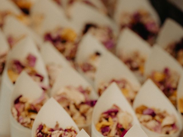 Le mariage de Loic et Marina à Puyméras, Vaucluse 28