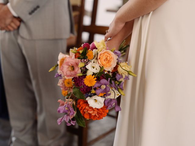 Le mariage de Alexandre et Camille à Miradoux, Gers 18
