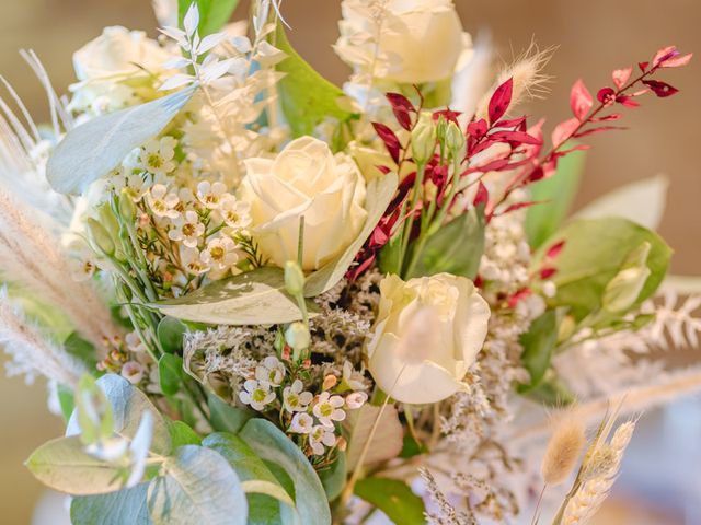Le mariage de Lucie et Eïleen à Beaujeu, Rhône 13