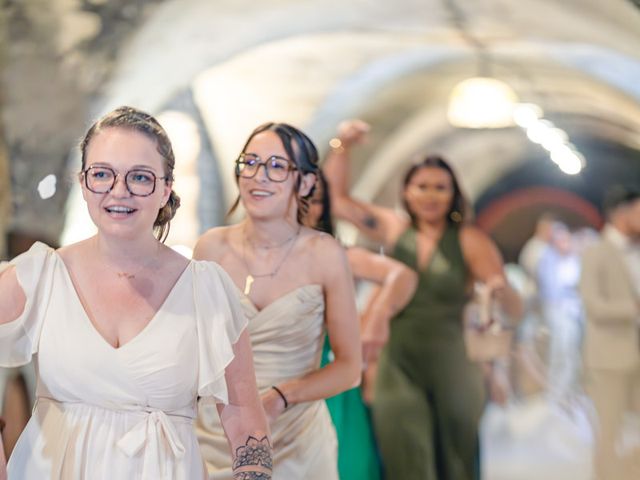 Le mariage de Lucie et Eïleen à Beaujeu, Rhône 61