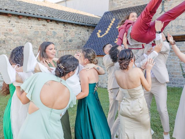 Le mariage de Lucie et Eïleen à Beaujeu, Rhône 95