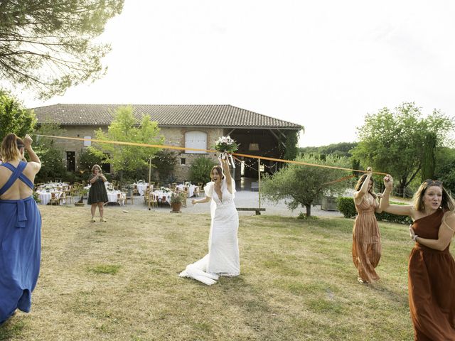 Le mariage de Olivier et Caroline à Puycelci, Tarn 44