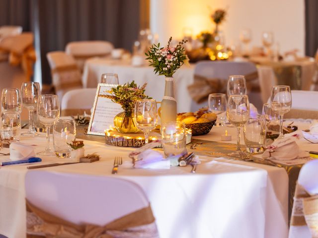 Le mariage de Thomas et Amélie à Gouville-sur-Mer, Manche 13