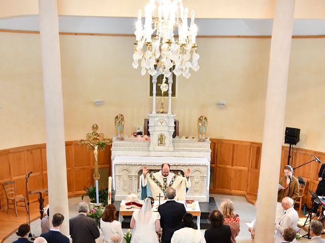 Le mariage de Anselme et Amandine à Marols, Loire 10