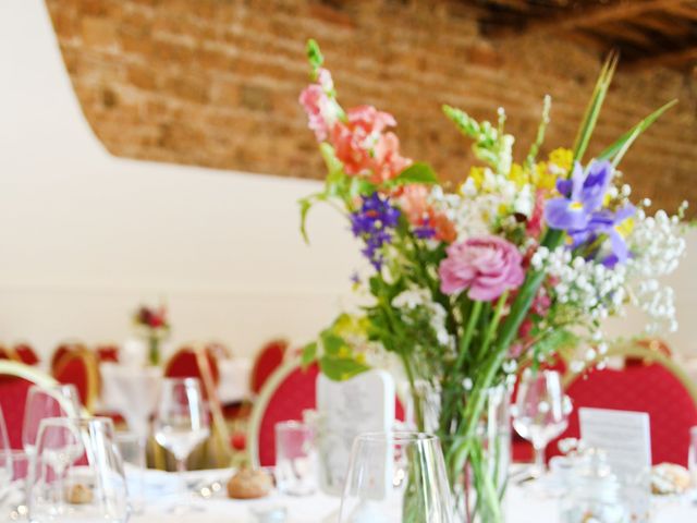 Le mariage de Anselme et Amandine à Marols, Loire 37