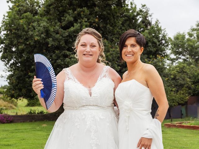 Le mariage de Marine et Victorine à Gouville-sur-Mer, Manche 3