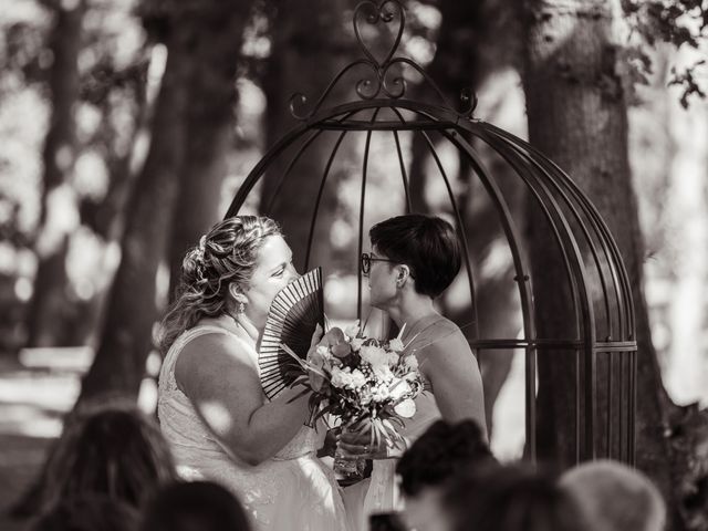 Le mariage de Marine et Victorine à Gouville-sur-Mer, Manche 12