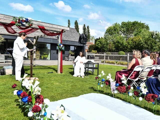 Le mariage de Rihann et Sarah à Comines-Warneton, Hainaut 21