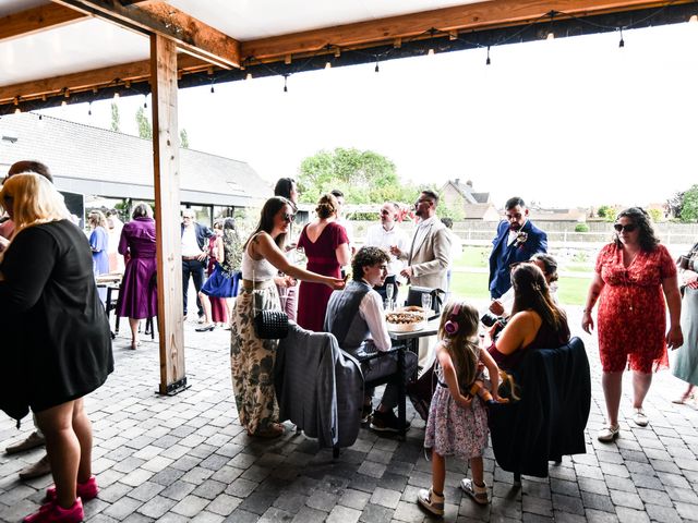 Le mariage de Rihann et Sarah à Comines-Warneton, Hainaut 22